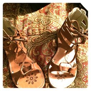 NWT Little girls Cognac sandals. Size 11